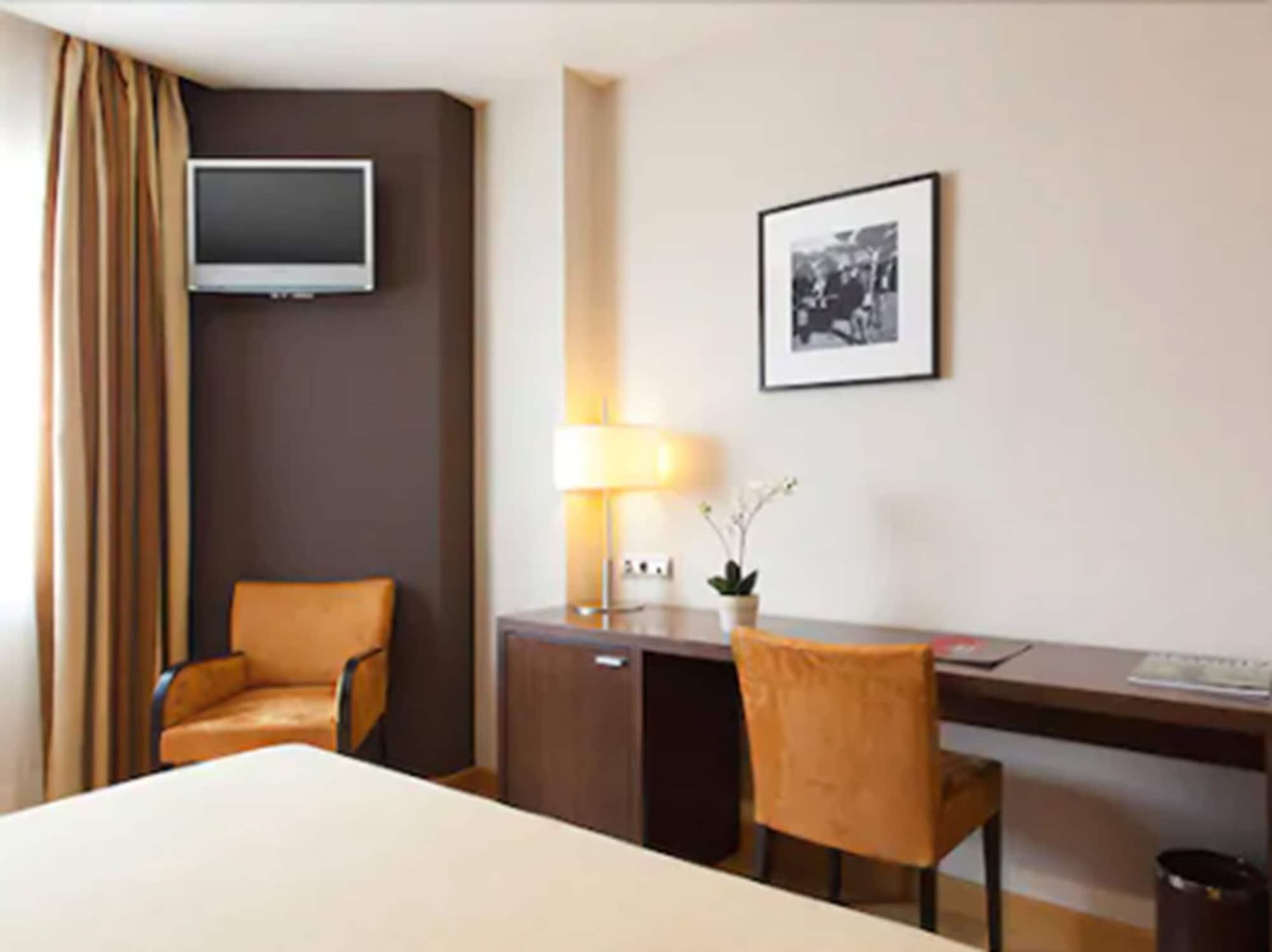 Hotel Fc Villalba Кольядо-Вільяльба Екстер'єр фото