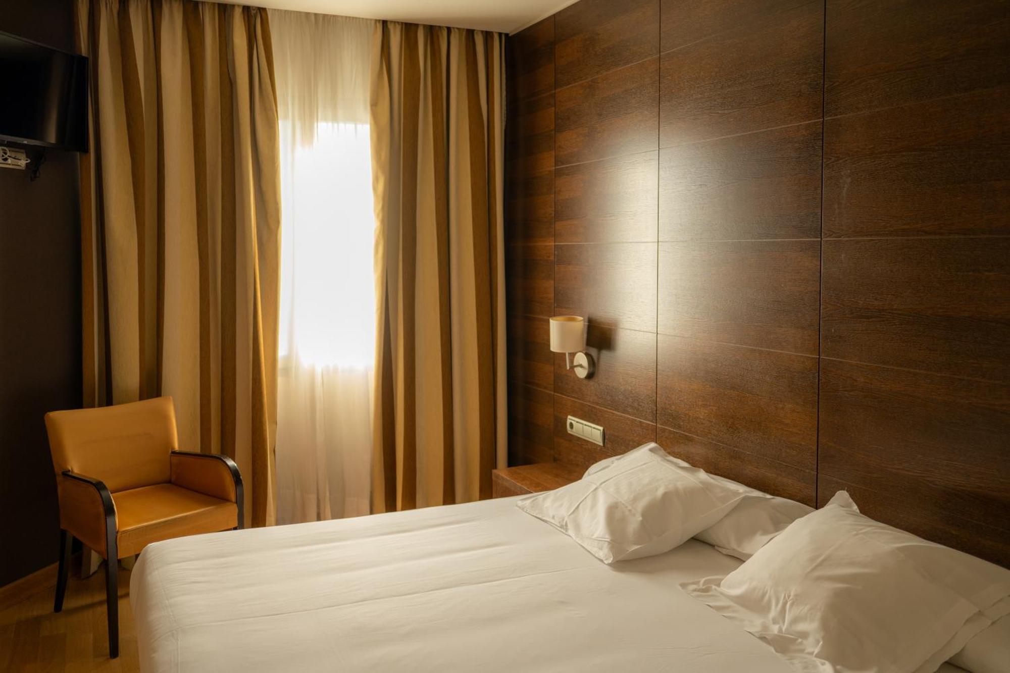 Hotel Fc Villalba Кольядо-Вільяльба Екстер'єр фото