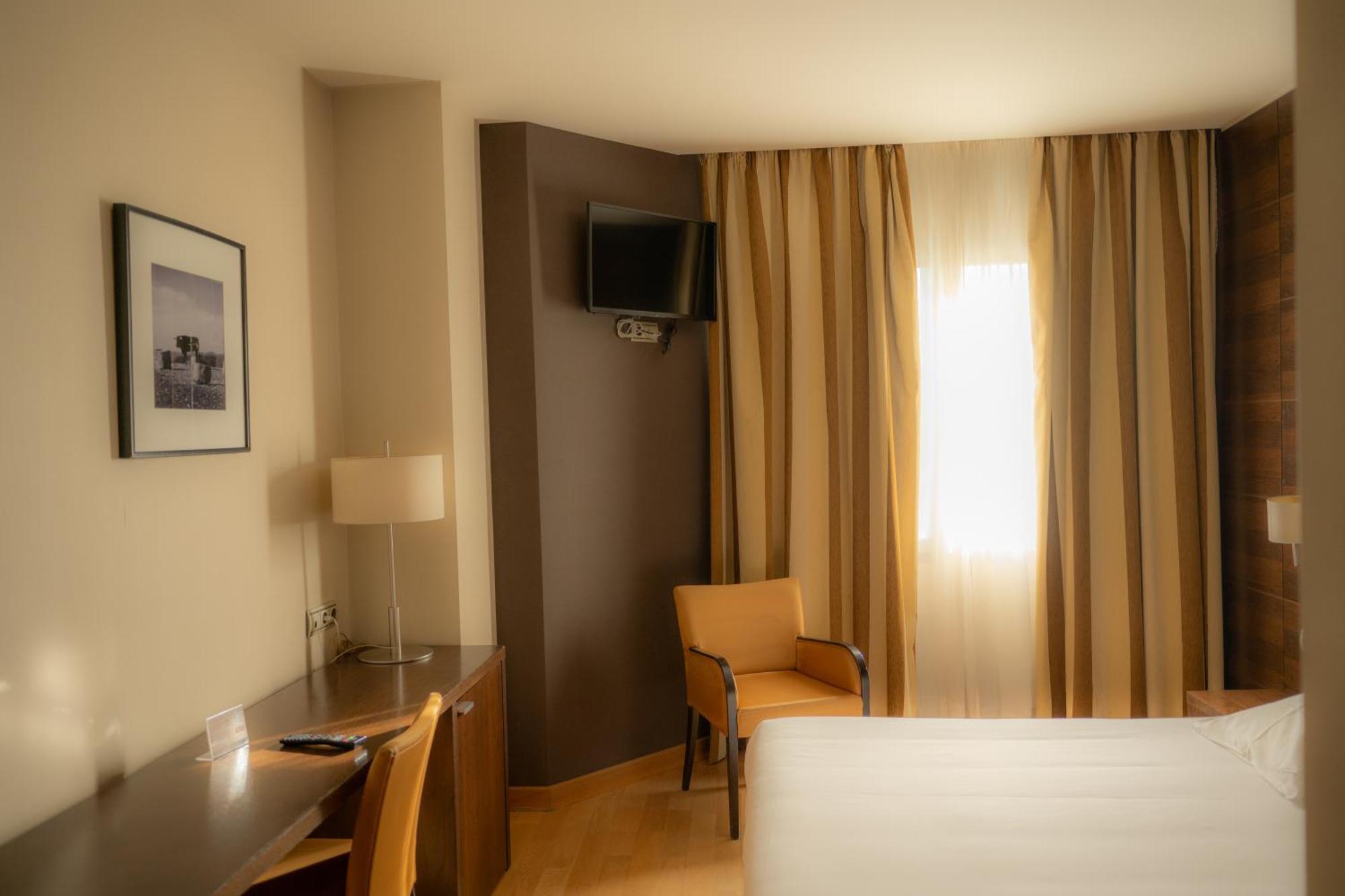 Hotel Fc Villalba Кольядо-Вільяльба Екстер'єр фото