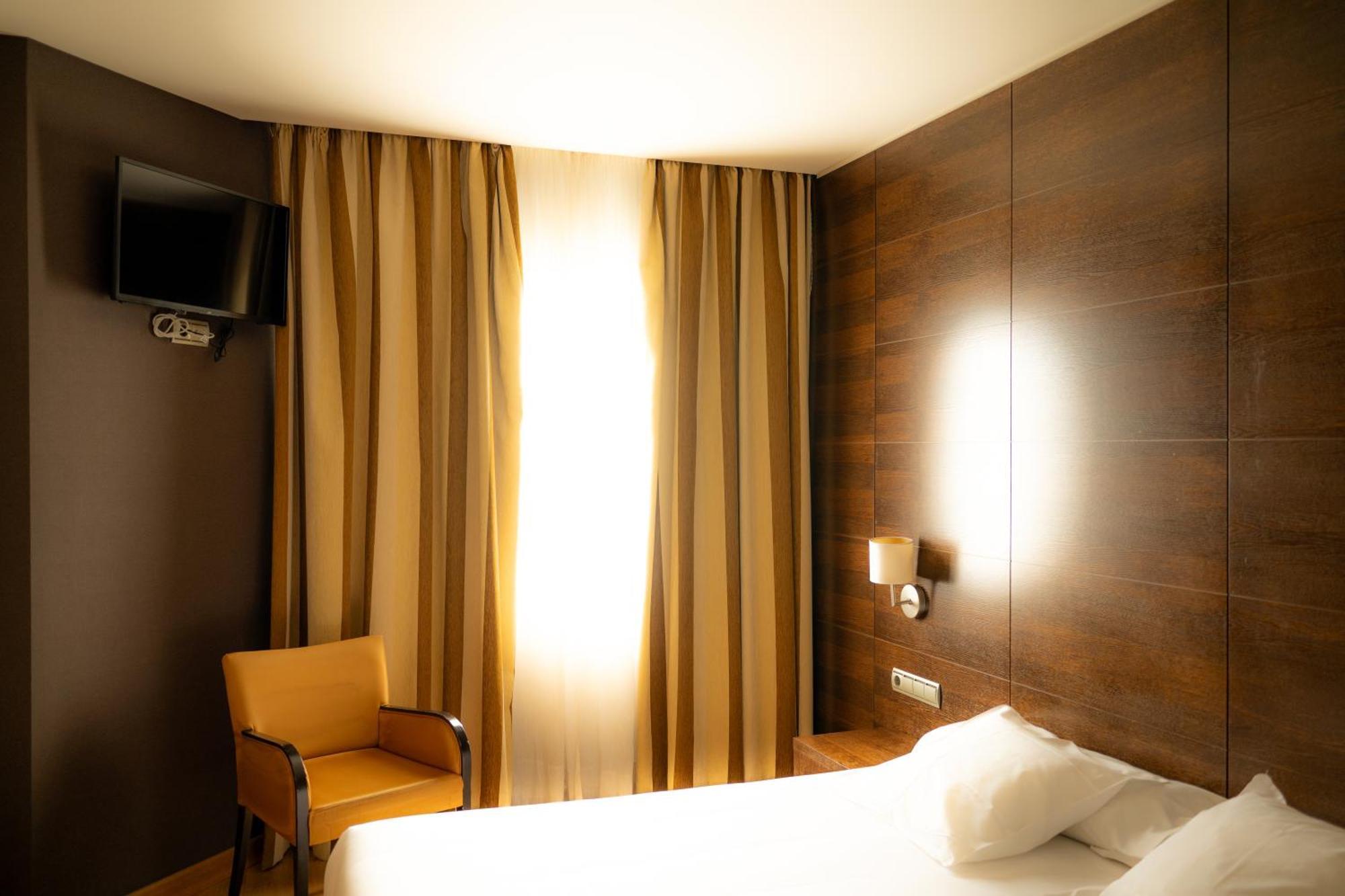 Hotel Fc Villalba Кольядо-Вільяльба Екстер'єр фото