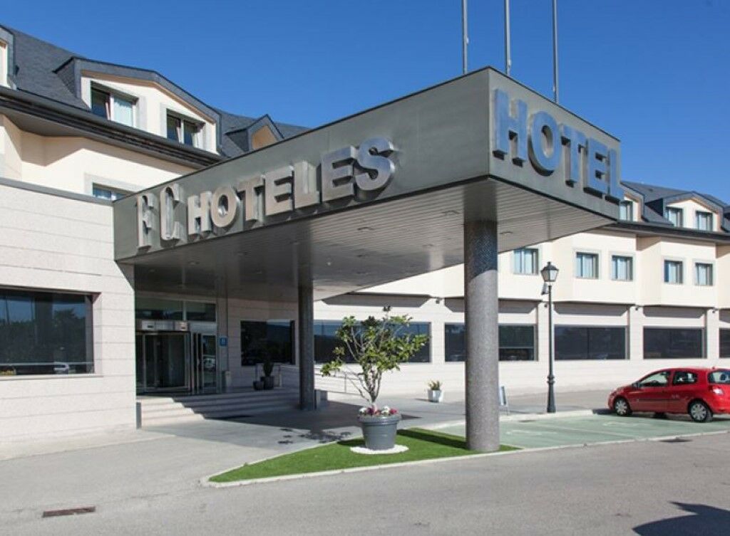 Hotel Fc Villalba Кольядо-Вільяльба Екстер'єр фото